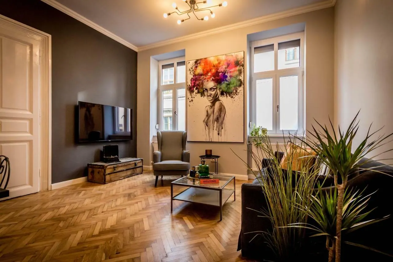 Brand New Amazing Apt. In The Heart Of Budapest Apartment